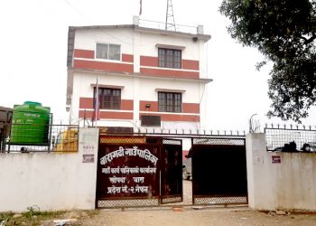 बारागढी गाउँपालिका : अधिकृतको विवाद नसुल्झिदा शिक्षक कर्मचारीहरुले तलब पाएनन्