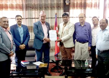 वीउवासंघका टोली र स्वास्थ्य तथा जनसंख्यामन्त्री खतिवडाबीच भेटघाट