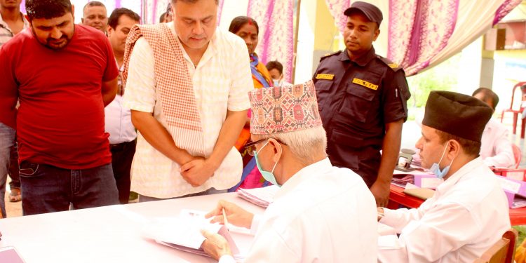 वीरगन्ज महानगर मेयरमा १८ जनाको उम्मेदवारी,  पत्रकार गिरी सहित निवर्तमान मेयर पनि !