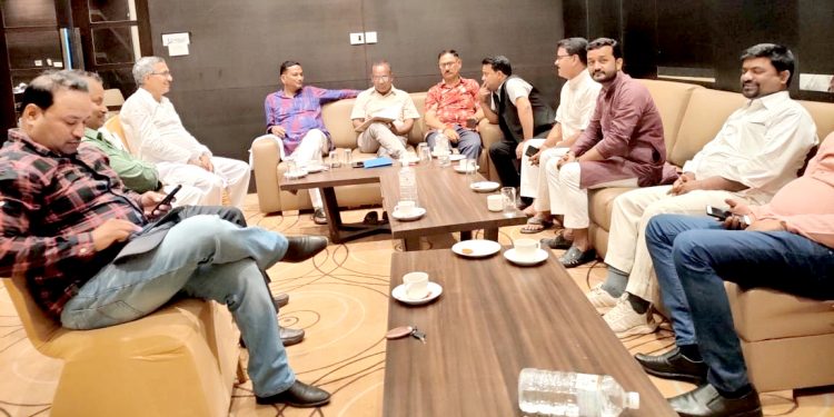 वीरगञ्जमा सत्ता गठबन्धनका दलहरुको बैठक