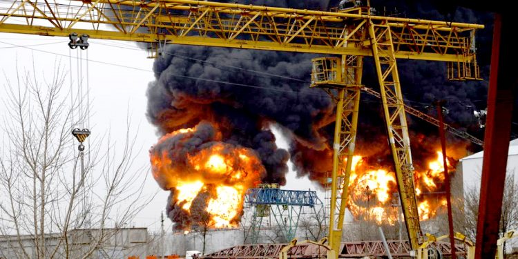 ‘रुसको इन्धन डिपोमा युक्रेनको हवाई हमला’