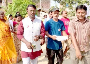 वडाध्यक्षका उम्मेदवार रुस्तम शेख वडावासीसँगको भेटघाटमा व्यस्त