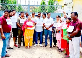 अनियमित लोडसेडिङ्ग विरुद्ध विद्युत प्राद्यिकरण अगाडि धर्ना