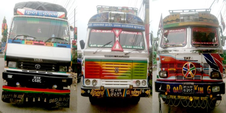 भन्सार छलीको समान सहित ३ वटा ट्रक प्रहरीको नियन्त्रणमा