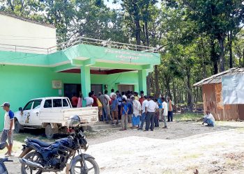 केही युवाहरुको भीडले आफ्नो हैकमवादी चलाउन खोजेपछि सबैया साझेदारी वनमा विवाद