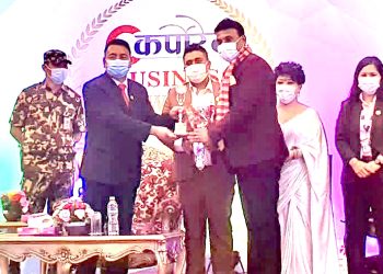 अध्यक्ष डा. गुप्ता कर्पोरेट ’इन्फ्लुइन्सीयल लिडरशिप अवार्ड २०२२’ बाट सम्मानित