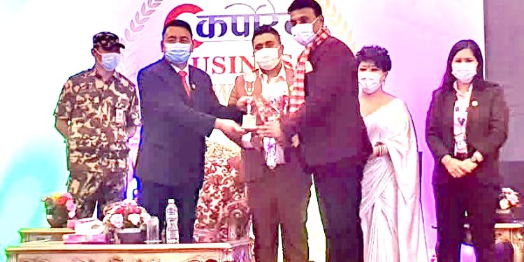 अध्यक्ष डा. गुप्ता कर्पोरेट ’इन्फ्लुइन्सीयल लिडरशिप अवार्ड २०२२’ बाट सम्मानित