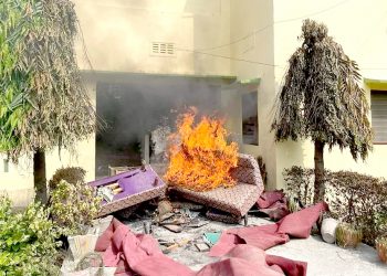 परीक्षा सेन्टर अन्यत्र सारिएका भन्दै ठाराब क्याम्पसमा आगजनी