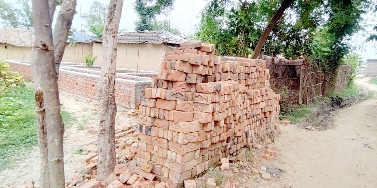 जनता आवास कार्यक्रमको बजेटमा नेतादेखि कार्यालय प्रमुखको रजाई