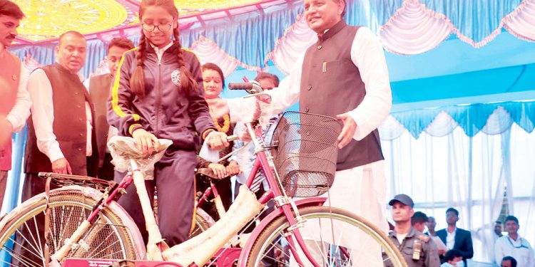 साइकल खरिद अनियमितता प्रकरण : प्रदेश सचिवको बयान ‘मुख्यमन्त्रीको निर्देशन मानेको हुँ’