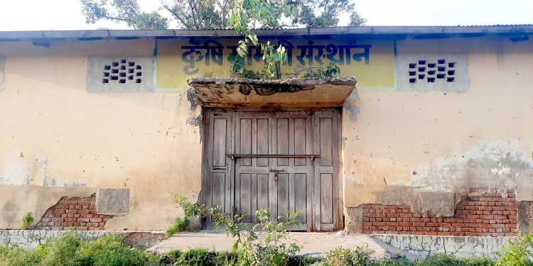 कृषि सामाग्री कम्पनी लि. को मल भण्डारण गर्ने गोदाम जीर्ण