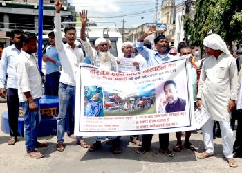 उपचारमा लापरवाही गर्ने अस्पतालका संचालक र चिकित्सकलाई कारवाहीको माग गर्दै प्रदर्शन