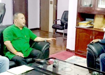 कार्यकारी निर्देशक घिसिङ र प्रमुख सिंहबीच छलफल