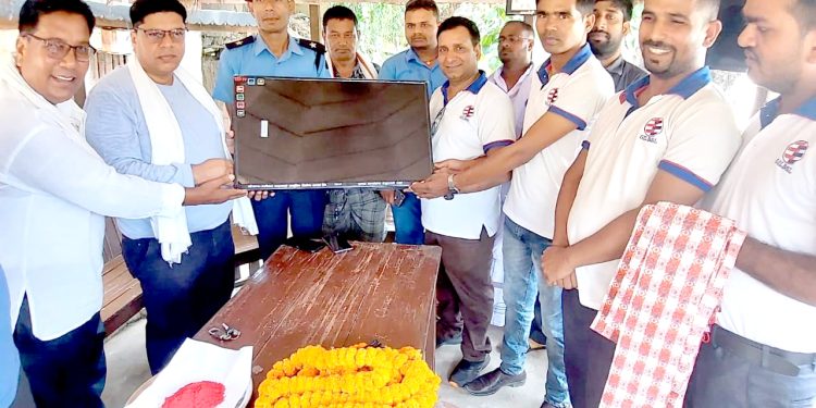 ग्लोबल आइएमई लघुवित्तद्वारा प्रहरी चौकी रंगपुरलाई स्मार्ट टिभि हस्तान्तरण