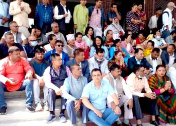 शेखर कोइराला समूहद्वारा पार्टी केन्द्रिय कार्यालयमा धर्ना
