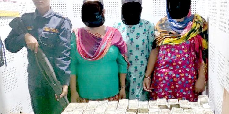 साढे २८ लाख बढि प्रतिबन्धित भारतीय नोट सहित ३ जना महिला  पक्राउ