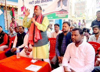 मुख्यमन्त्री लालबाबु राउतको घरदैलो कार्यक्रम तिब्र, छाता छापमा मत दिन आग्रह