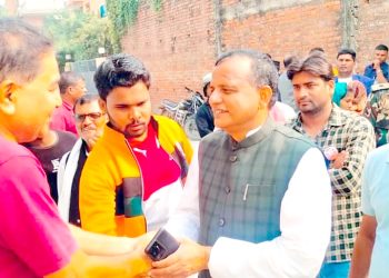 आकर्षक तथा लोभलाग्दा नारा सहित उम्मेदवारहरु जनताको घरदैलोमा