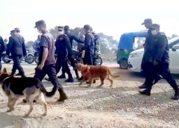 निर्वाचनलाई मध्यनजर गर्दै पर्सामा सुरक्षाकर्मी सहित तालिम प्राप्त कुकुर परिचालन