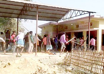 मलको विषयलाई लिएर विवाद उत्पन्न हुँदा दुई समूहबीच झडप
