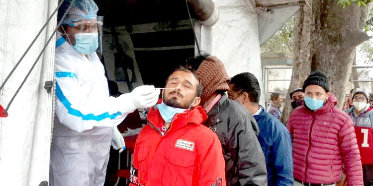 कोरोना संक्रमण भित्रिन नदिन सीमा क्षेत्रमा सतर्कता, हेल्थ डेक्समा चेकजाँच तिब्रता