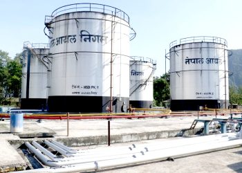 भण्डारण क्षमताबिनाको पेट्रोलियम पाइपलाइन, ट्यांकरबाटै पेट्रोल ल्याउँदा ४ रुपैयाँ महँगो
