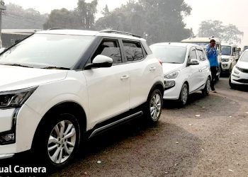 नयाँ वर्षमा नेपाल आउने भारतीय पर्यटकहरुको संख्यामा वृद्धि, गाडी भन्सार गराउन घुइँचो