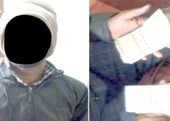 प्रतिबन्धित भारतीय नोट सहित एक पक्राउ