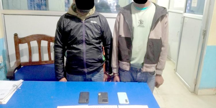 राजश्व विभागको किर्ते स्टिकर सहित दुई जना पक्राउ