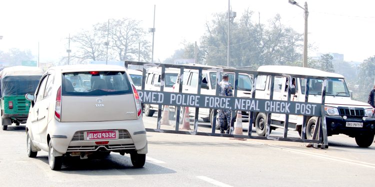 आधा किलोमिटरमा आधा दर्जन स्थानमा चेकजाँच, तर पनि लागुऔषध देखि हातहतियार वीरगंजसम्म !