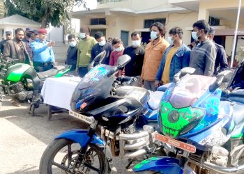 अपहरण गरि लुटपाट गर्ने गिरोहका ८ जना हतियार सहित पक्राउ