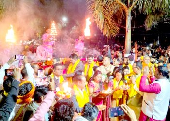 धार्मिक सम्पदा जोगाउँदै वीरगन्ज स्थित पशुपतिनाथ मन्दिरमा महाआरती
