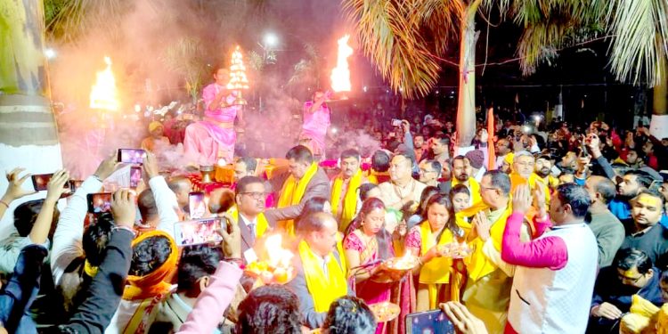 धार्मिक सम्पदा जोगाउँदै वीरगन्ज स्थित पशुपतिनाथ मन्दिरमा महाआरती