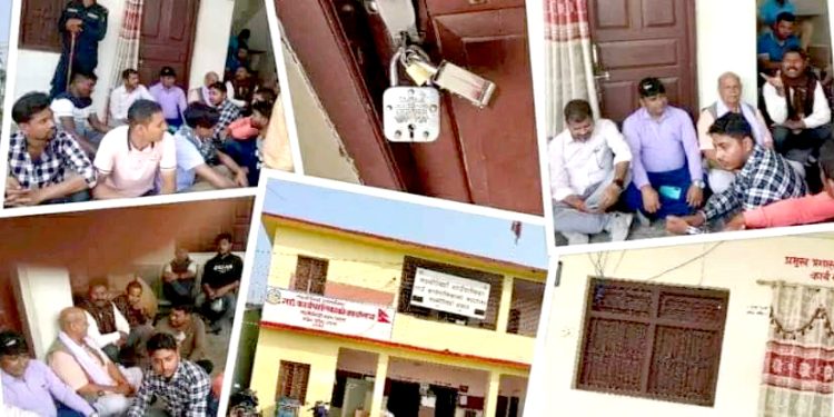 लक्ष्मीनियाँ गाउँपालिकाको प्रमुख प्रशासकीय अधिकृतको कार्यकक्षमा स्थानीयद्वारा तालाबन्दी
