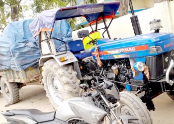 बिल बिजक भन्दा बढि सामान बोकेको २ वटा ट्याक्टर प्रहरीको नियन्त्रणमा