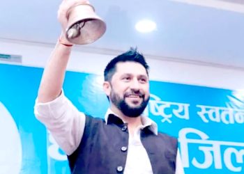 रवि लामिछानेको पार्टी खारेज गर्न माग गर्दै निर्वाचन आयोगमा उजुरी