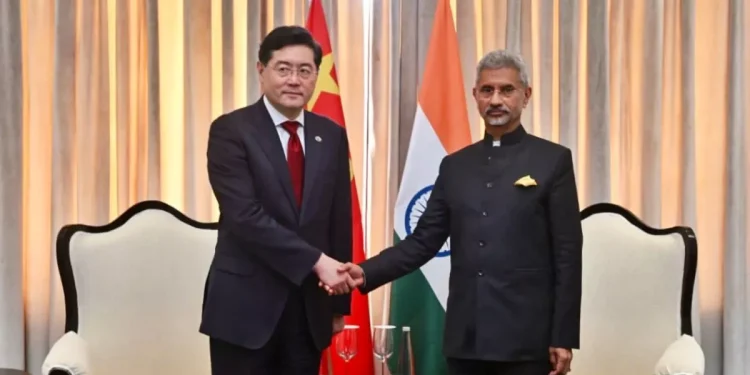 चीन र भारतका बिदेशमन्त्री बिच बार्ता