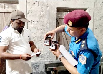फुड्को नेपाल प्रा.लि. उद्योगमा प्रहरीको छापा, ठूलो परिमाणमा म्याद सकिएको खाद्यान्न सामाग्री बरामद