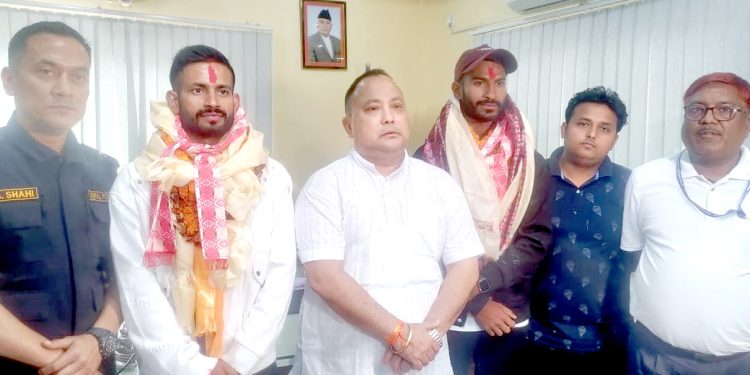 विश्वकप लिग २ मा उत्कृष्ठ प्रदर्शन गरेका २ खेलाडीलाई महानगरद्वारा भव्य स्वागत