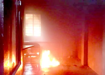 स्ववियु निर्वाचनको लागि फर्जी मतदाता तयार गरिएको भन्दै ठाराब क्याम्पसमा आगजनी