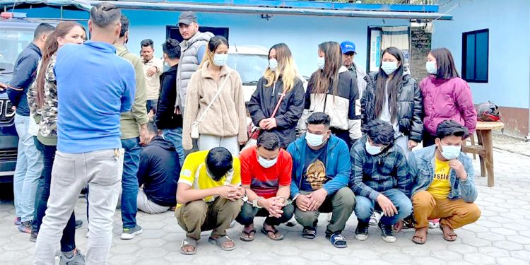 नेपालमा बसेर चिनियाँको ठगी धन्दा : ठगी आरोपमा चिनियाँ नागरिक सहित १९ जना पक्राउ