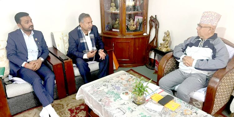 उपराष्ट्रपतिका उम्मेदवार यादव नेताहरुलाई भेटेर मत माग्दै