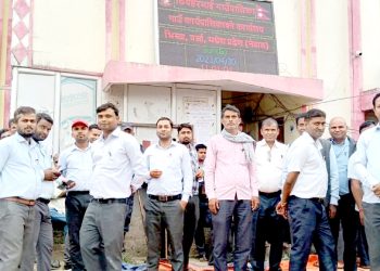 छिपहरमाई गाउँपालिकाका शिक्षकहरु आन्दाेलित