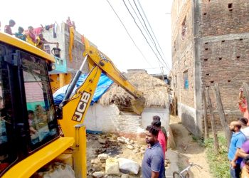 अलौंमा चल्यो महानगरको डोजर, अतिक्रमित संरचना हटाइयो