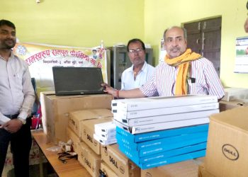 बिन्दबासिनी गाउँपालिकाद्वारा विद्यालयलाई कम्प्युटर प्रदान