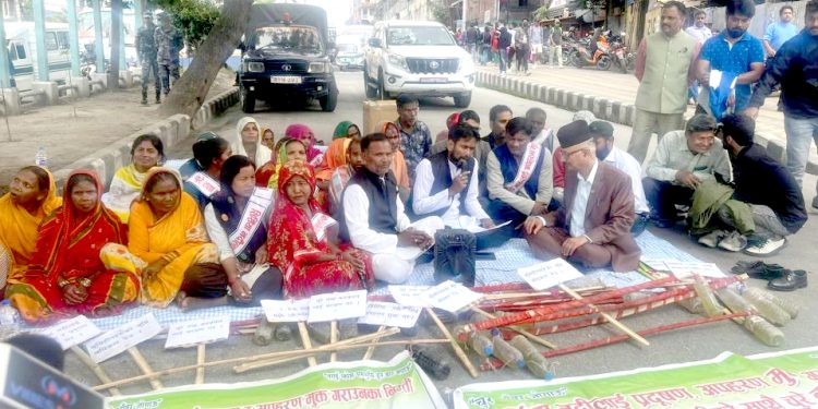 सिर्सिया नदी सफाई अभियान्ताहरुकाे मन्त्रीसंग अडान, अभियानमा सांसदकाे ऐक्यबद्धता