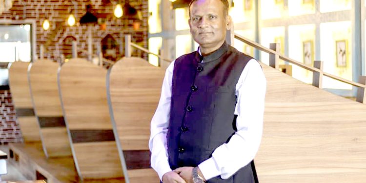 डेढ करोड ठगेको आरोपमा पप्पु कन्स्ट्रक्सनका संचालक हरिनारायण पक्राउ, छोरा सुमित फरार