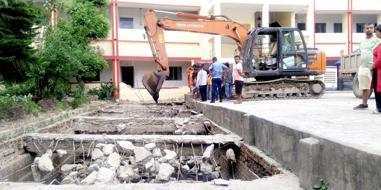 हरिखेतान क्याम्पसमा महानगरको डोजर चल्यो, ४० वर्षपछि मुख्य नाला अतिक्रमण मुक्त