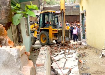 नगवाको नयाँ बस्तीमा सडक अतिक्रमण गरि निर्माण गरिएको संरचना हटाइयो