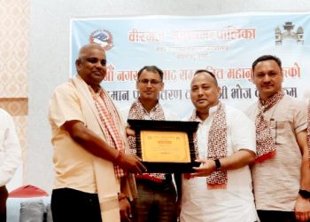 वीरगंज महानगरद्वारा पत्रकार ध्रुव साह सम्मानित